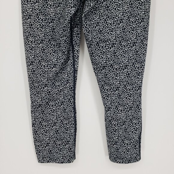 3/$25 Nike Animal Cheetah Print Athletic Leggings XS Dri Fit Active Capri Black - Picture 7 of 8